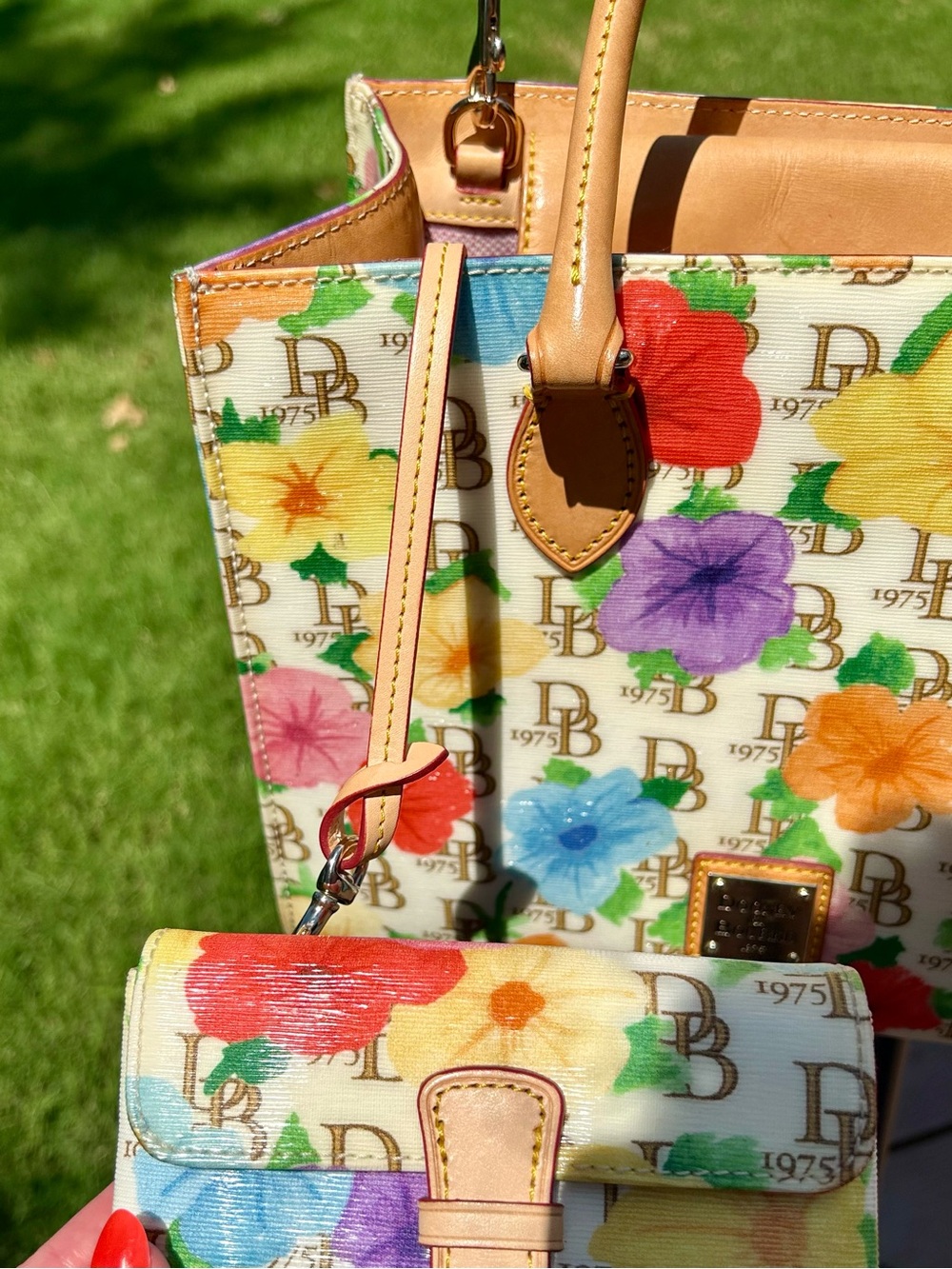 Dooney & Bourke DB 1975 Hibiscus Floral Janine Satchel & Wallet EUC - Picture 16 of 16